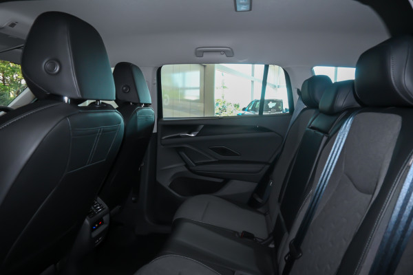 2025 Volkswagen Tayron R4 150TSI Life SUV image 9