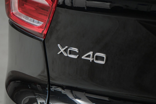 2023 Volvo XC40 XZ Ultimate B5 Dark SUV image 20