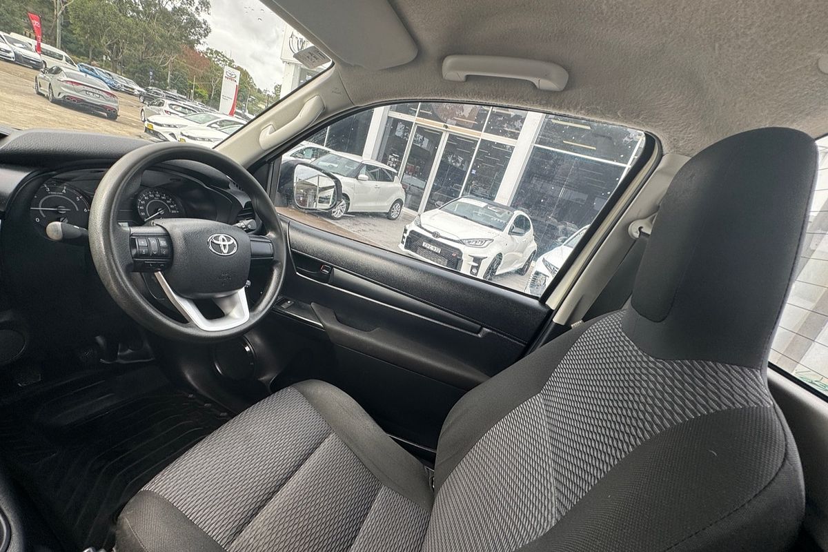 2017 Toyota HiLux GUN122R Workmate Cab Chassis Image 7