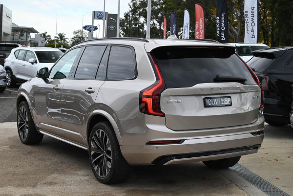2026 Volvo XC90 L Series Ultra B5 Dark SUV image 3