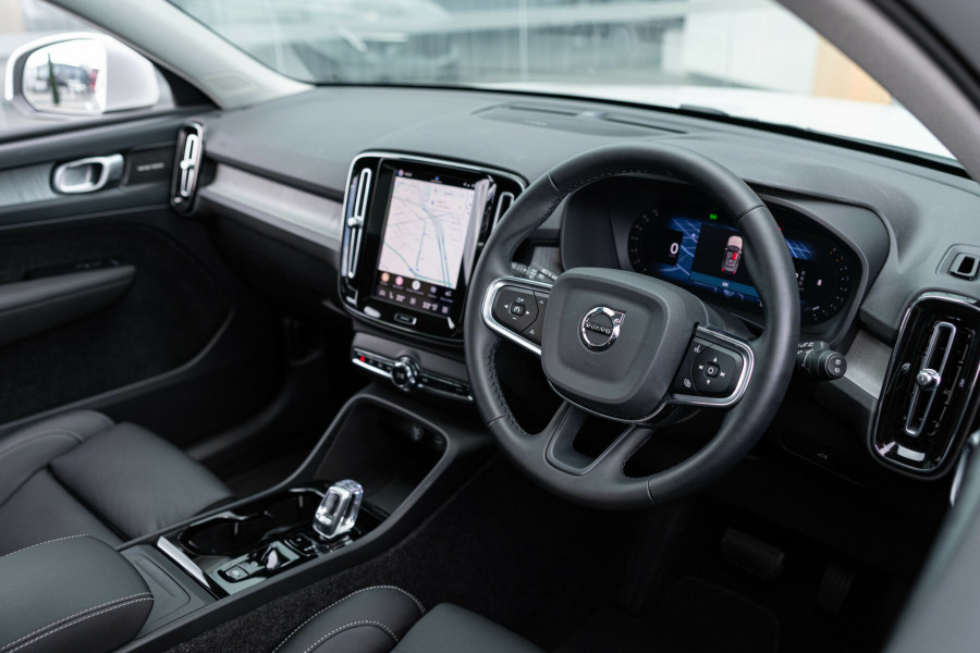 2025 MY26 Volvo XC40 XZ Ultra B4 Bright SUV Image 14