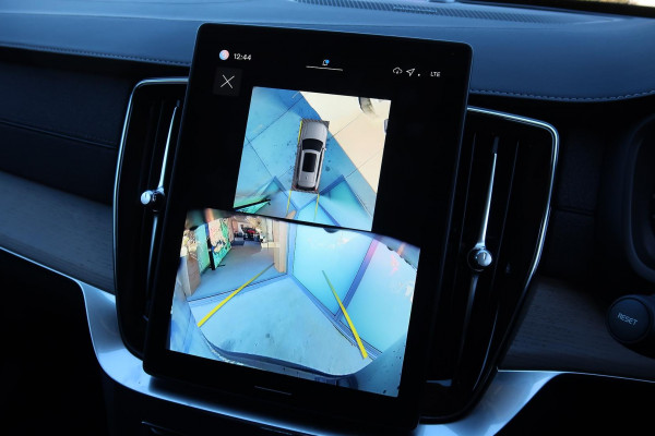 2025 MY26 Volvo XC90 L Series Plus T8 Plug-in Hybrid Dark SUV Image 19