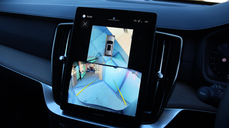 2025 MY26 Volvo XC90 L Series Plus T8 Plug-in Hybrid Dark SUV Image 19