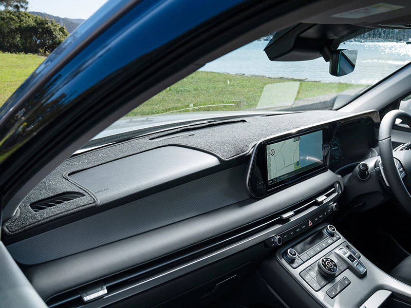 Dash mat with HUD