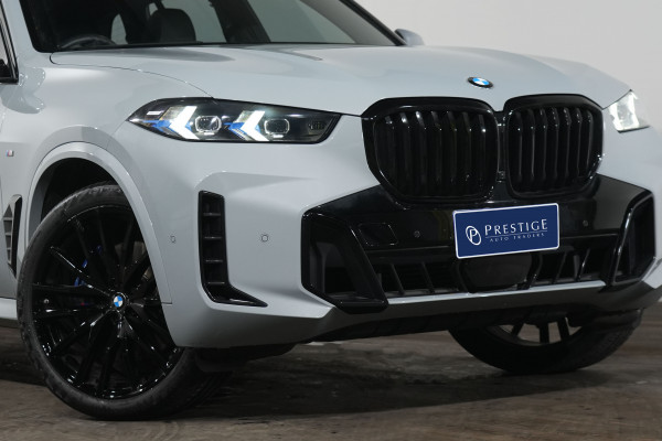 2023 BMW X5 xDrive30d M Sport SUV Image 2