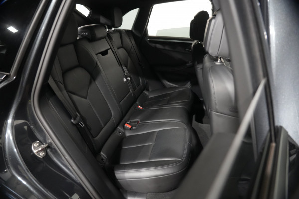 2022 Porsche Macan SUV Image 26