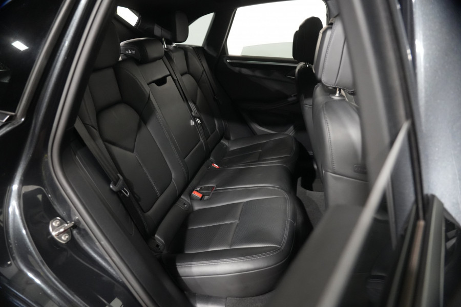 2022 Porsche Macan SUV Image 26