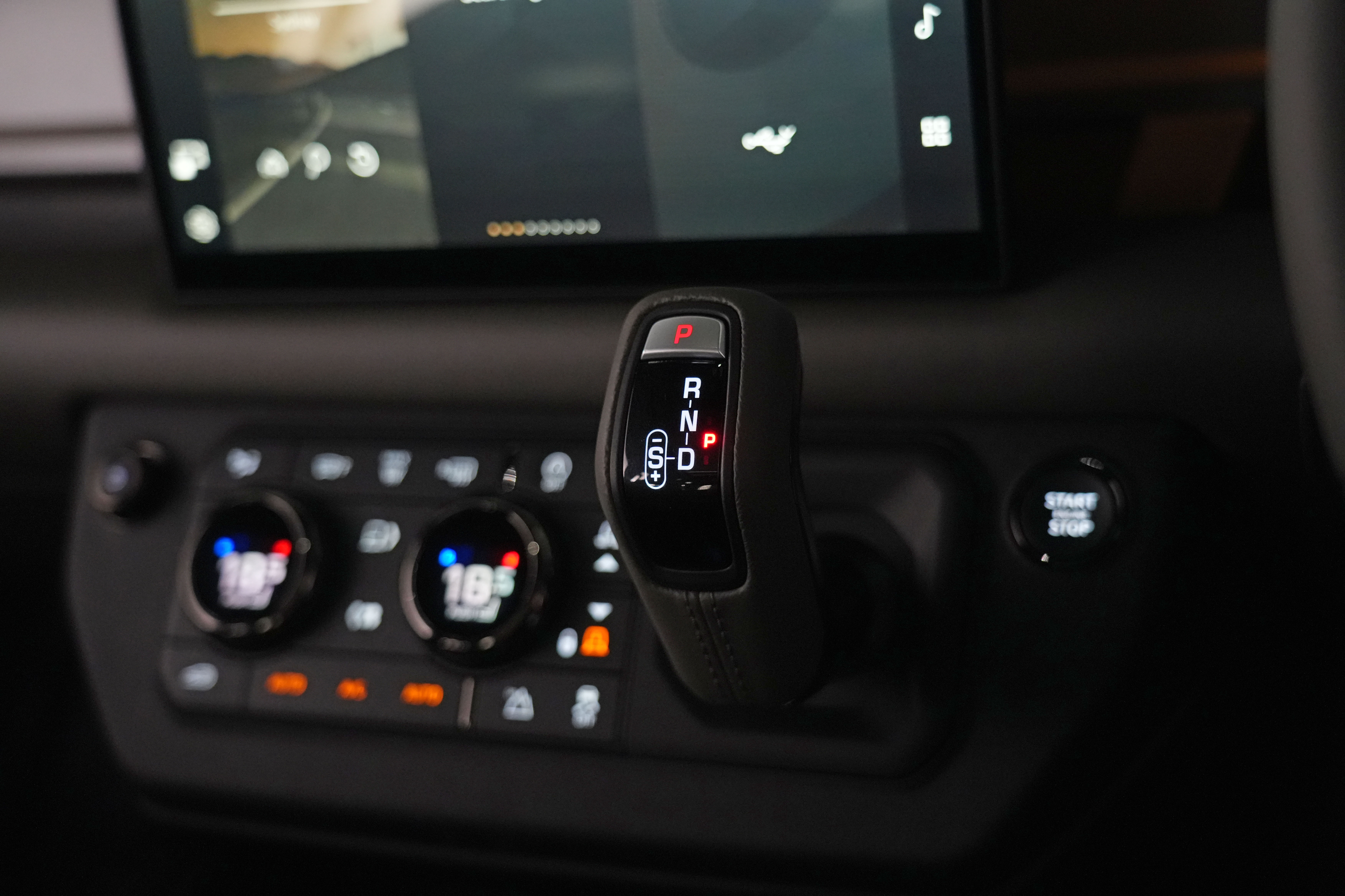 2025 Land Rover Defender L663 110 P635 OCTA SUV Image 48