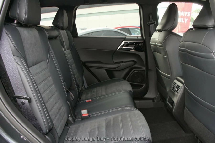 2026 Mitsubishi Outlander ZM Black Edition SUV Image 6
