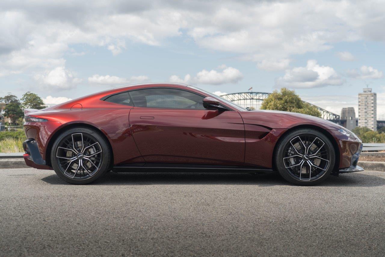 2022 Aston Martin Vantage  Coupe Image 3