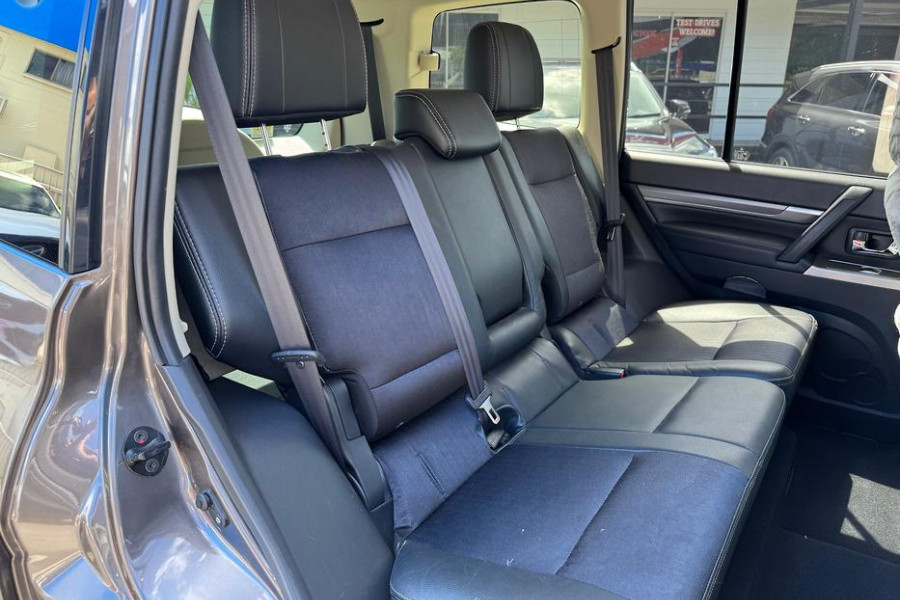 2013 MY14 Mitsubishi Pajero NW VR-X SUV Image 10