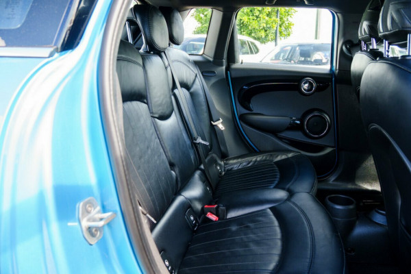 2016 MINI Cooper F55 Cooper S Hatch Image 9