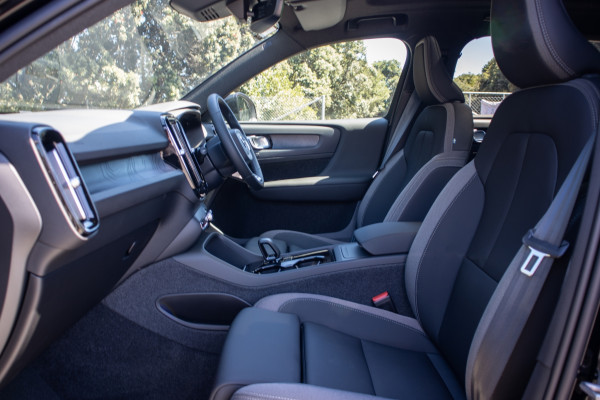 2025 Volvo XC40 RECHARGE ULTIMATE DM BEV SUV Image 6
