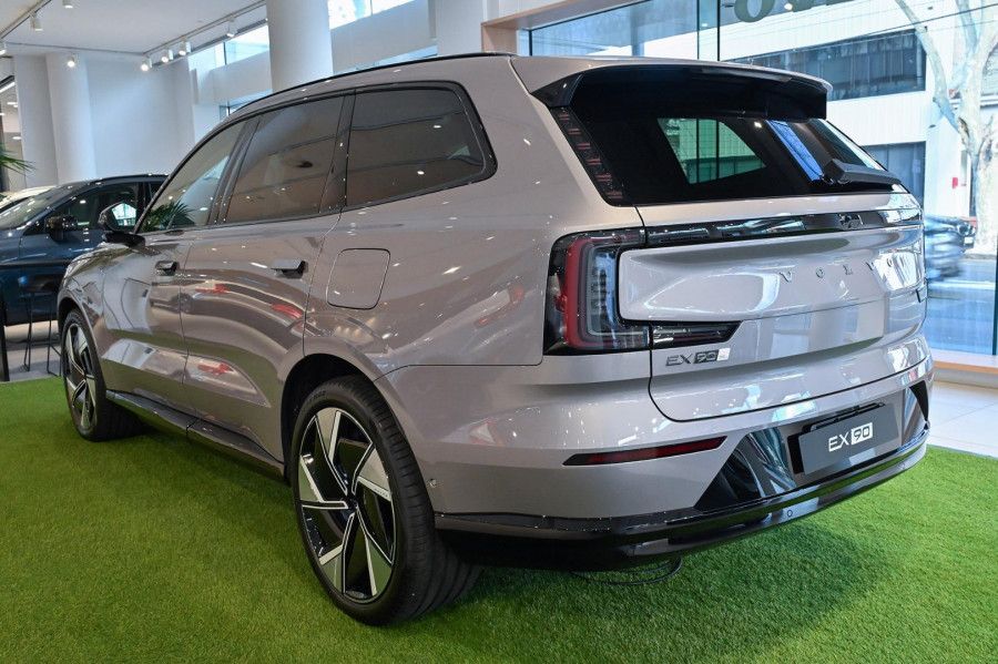 2026 MY27 Volvo EX90  Ultra Twin Motor Performance SUV Image 4