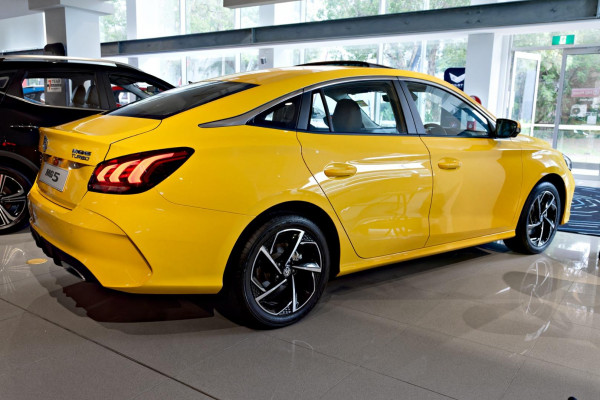 2023 MG MG5  Essence Sedan Image 5