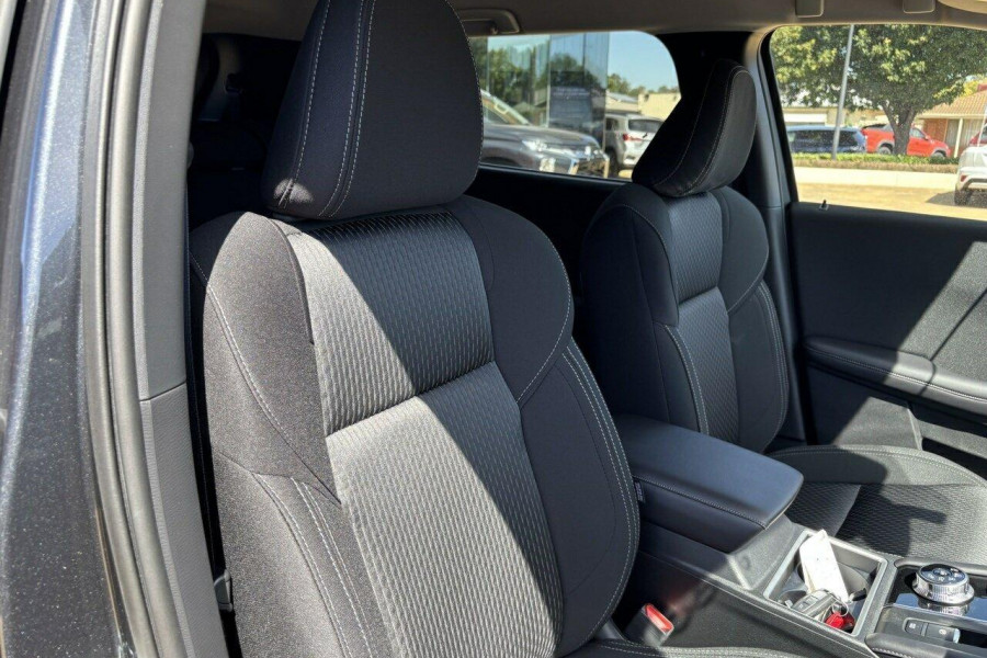 2024 Mitsubishi Outlander ZM LS SUV Image 16