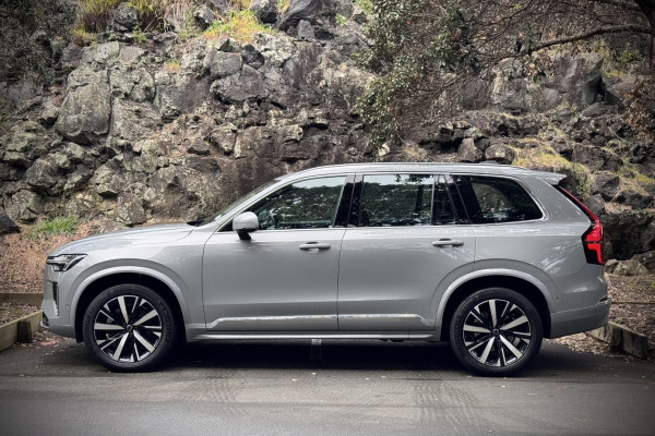 2025 Volvo XC90 L Series B5 AWD Plus SUV Image 5