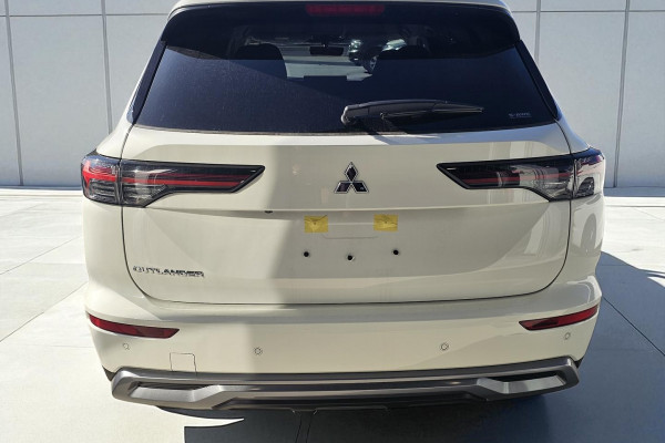 2025 Mitsubishi Outlander ZM LS SUV Image 3