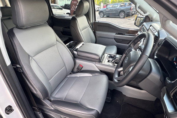 2023 Ford F-150  Lariat Dual Cab Image 9