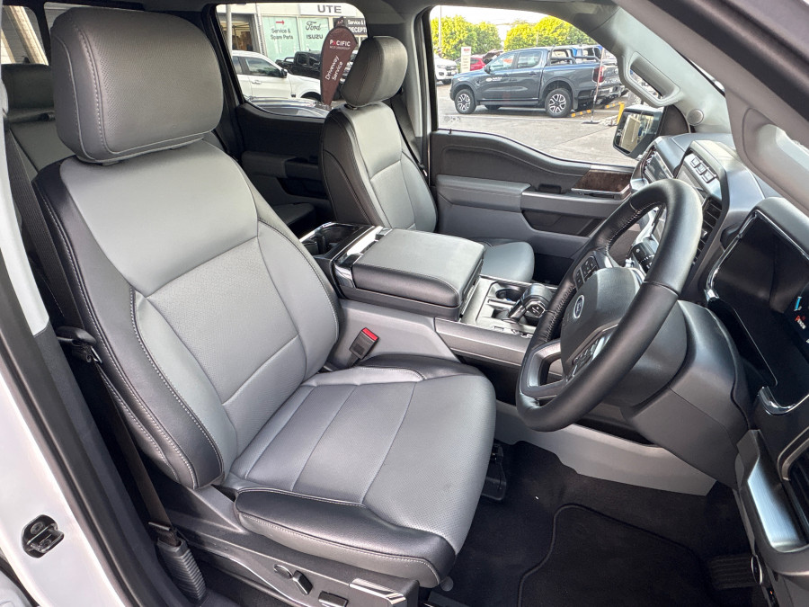 2023 Ford F-150  Lariat Dual Cab Image 9