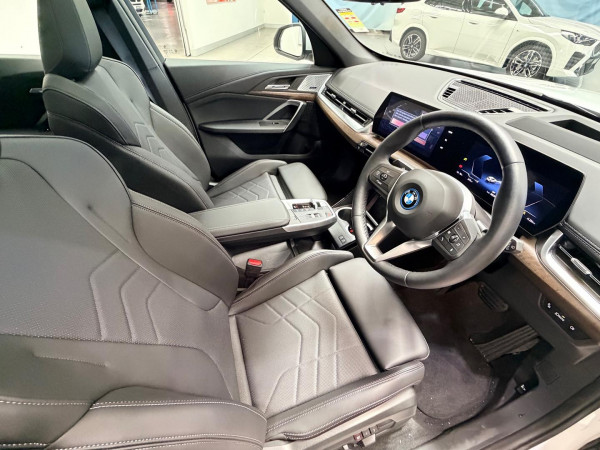 2024 BMW iX1 U11 xDrive30 M Sport SUV image 11