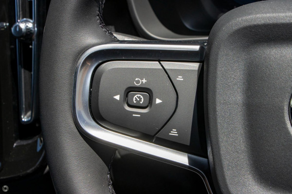 2026 Volvo EX40  Ultra Single Motor Extended Range SUV Image 11