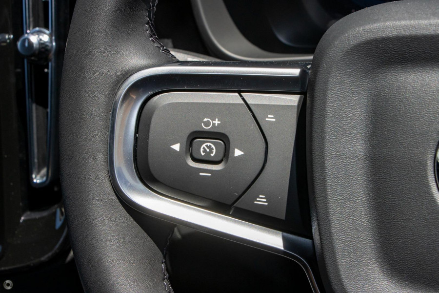 2026 Volvo EX40  Ultra Single Motor Extended Range SUV Image 11