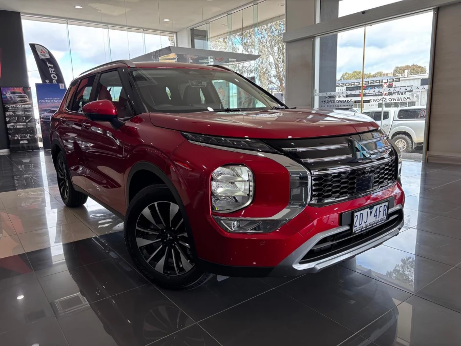 2025 Mitsubishi Outlander ZM LS SUV Image 1