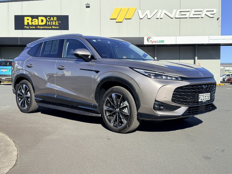 2026 MG HS Super Hybrid Essence SUV Image 1