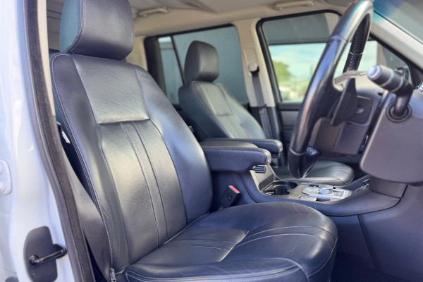 2015 Land Rover Discovery Series 4 SDV6 HSE SUV Image 15
