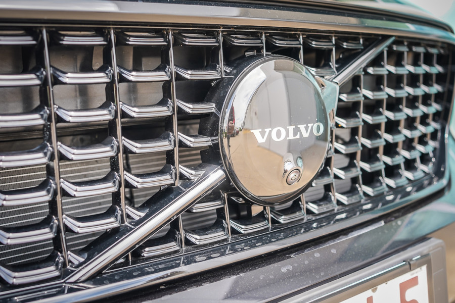 2024 MY25 Volvo XC40 XZ Black Edition SUV Image 36