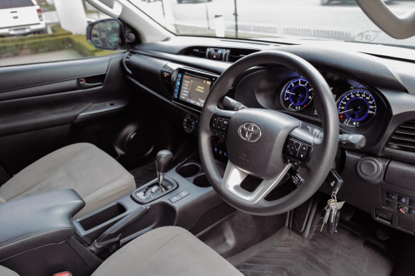 2019 Toyota HiLux GUN126R SR Cab Chassis Image 4