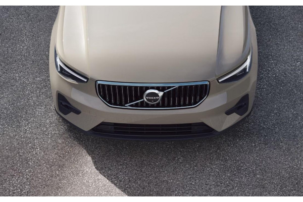 2024 MY25 Volvo XC40 XZ Ultra B4 Bright SUV Image 2