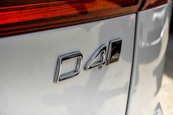 2019 MY20 Volvo XC60 UZ D4 Momentum Suv