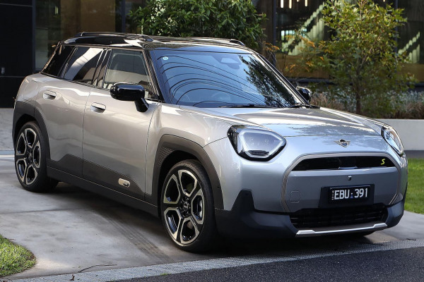 MINI Aceman SE Favoured J05