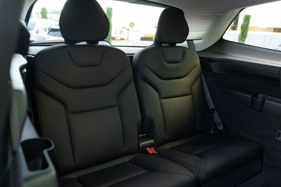 2025 Volvo EX90  Plus Twin Motor SUV Image 18