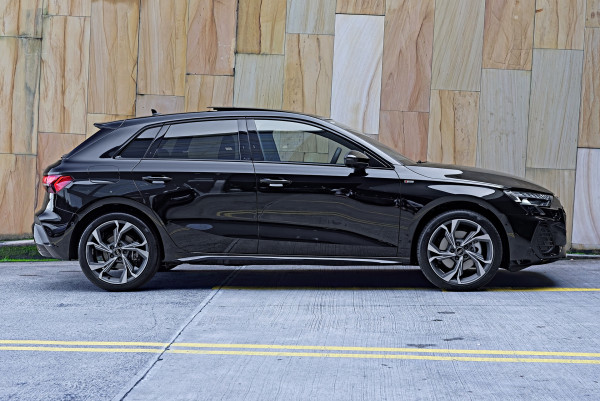 2026 Audi A3 GY TFSI 150kW S line Hatch image 3