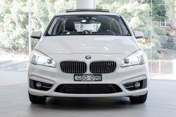 2015 BMW 2 Series 220i Sport Line Hatch image 4