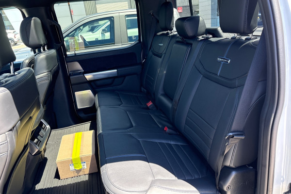 2024 Ford F-150  Platinum Dual Cab Image 19