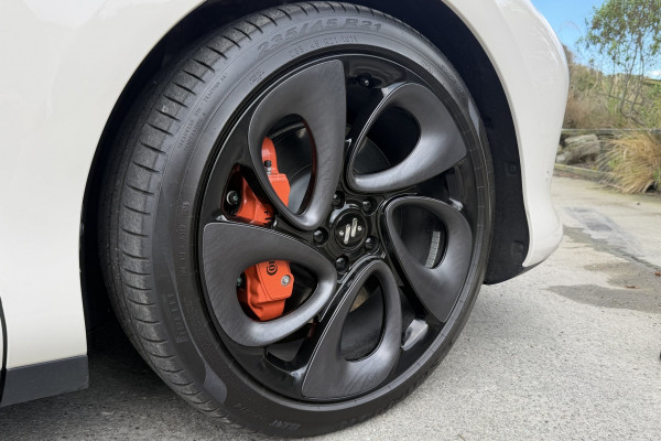 2025 MG IM6 S12L Performance SUV Image 16