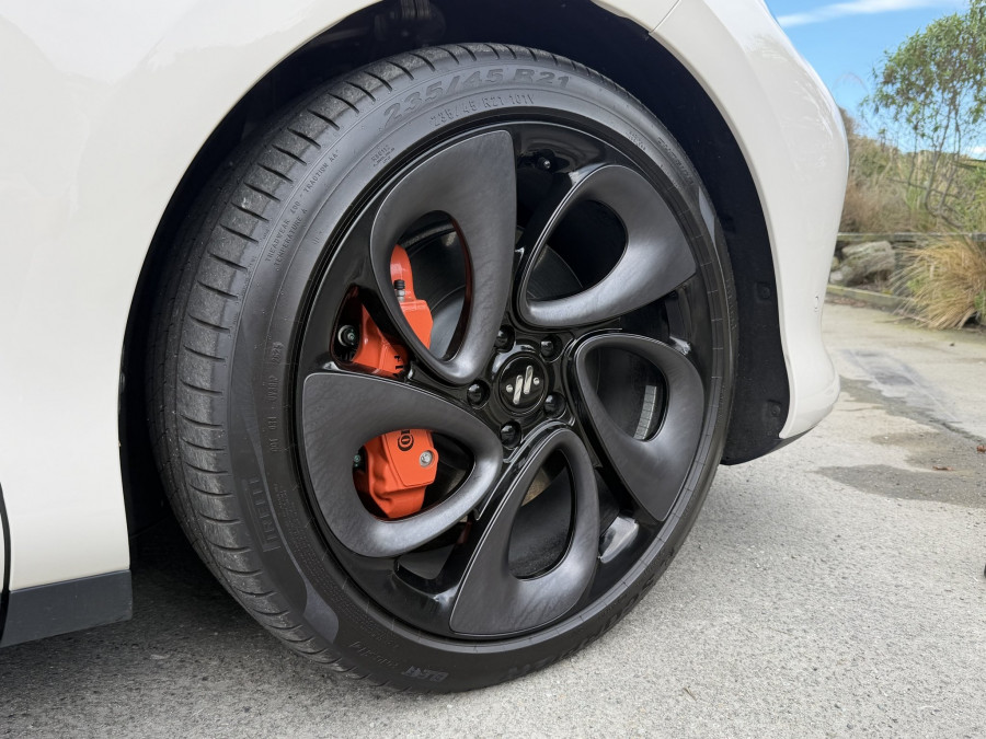2025 MG IM6 S12L Performance SUV Image 16