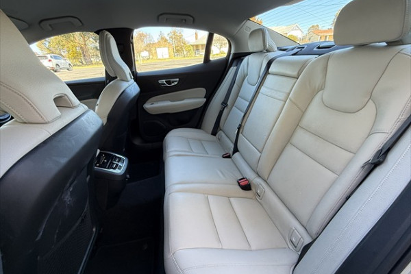 2019 MY20 Volvo S60 Z Series T5 Inscription Sedan Image 14