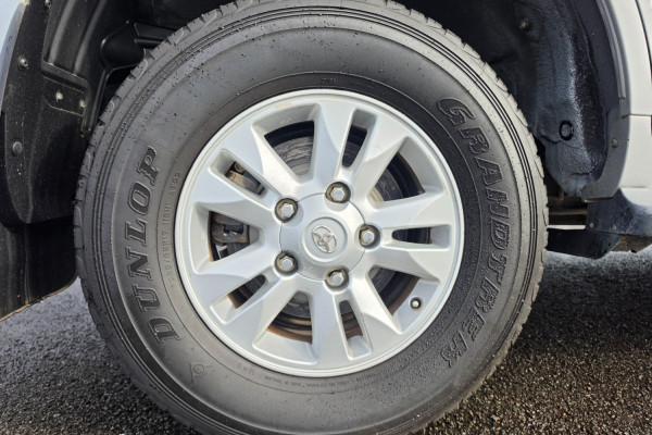 2011 MY10 Toyota LandCruiser VDJ200R GXL SUV Image 16