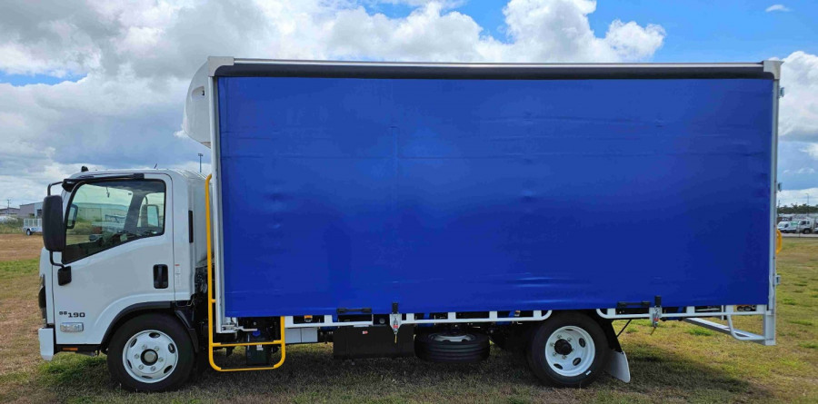 2025 Isuzu  NQR 88/80-190 AM D42 FREIGHT Curtainsider Image 4
