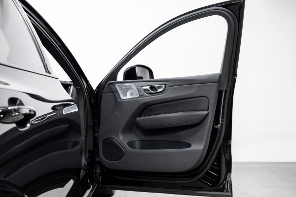 2026 Volvo XC60 UZ T8 Ultra Plug-in-hybrid AWD SUV Image 9