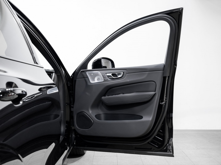 2026 Volvo XC60 UZ T8 Ultra Plug-in-hybrid AWD SUV Image 9