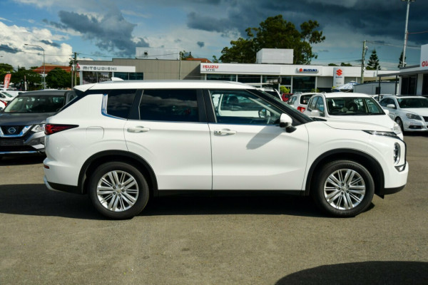 2024 Mitsubishi Outlander ZM LS SUV Image 4