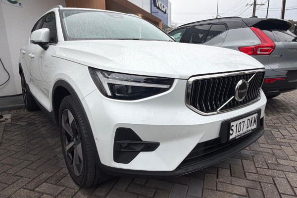 2025 MY26 Volvo XC40 XZ Ultra B4 Bright SUV Image 1