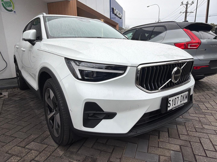 2025 MY26 Volvo XC40 XZ Ultra B4 Bright SUV Image 1