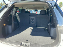2024 Mitsubishi Outlander ZM LS SUV image 18